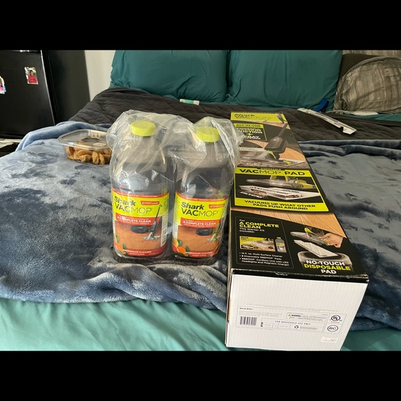 Shark ninja vac mop with cleaning solution and pads - Picture 2 of 3